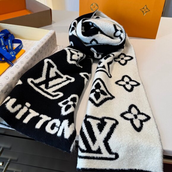 Louis Vuitton Black and Withe Scarf